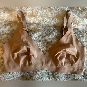 Skims Plunge wire free bra bralette